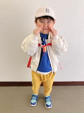 「GU（ジーユー）のアイテム（MA-1、ホワイト系）」を使った、りんちゃんのさん（キッズ・100cm）の春コーディネート