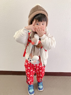 「アイテム（パンツ、レッド系）」を使った、りんちゃんのさん（キッズ・100cm）の冬コーディネート