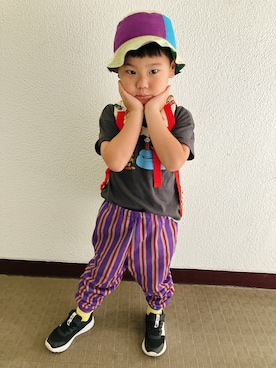 「NEW BALANCE（ニューバランス）のアイテム（スニーカー、ブラック系）」を使った、りんちゃんのさん（キッズ・110cm）の秋コーディネート