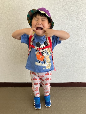 「H&M（エイチ・アンド・エム）のアイテム（Tシャツ/カットソー、ブルー系）」を使った、りんちゃんのさん（キッズ・100cm）の春コーディネート