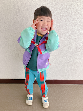 「MARKEY'S（マーキーズ）のアイテム（スウェットパンツ、ブルー系）」を使った、りんちゃんのさん（キッズ・100cm）の春コーディネート