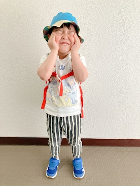 「GAP（ギャップ）のアイテム（Tシャツ/カットソー、ホワイト系）」を使った、りんちゃんのさん（キッズ・100cm）の春コーディネート