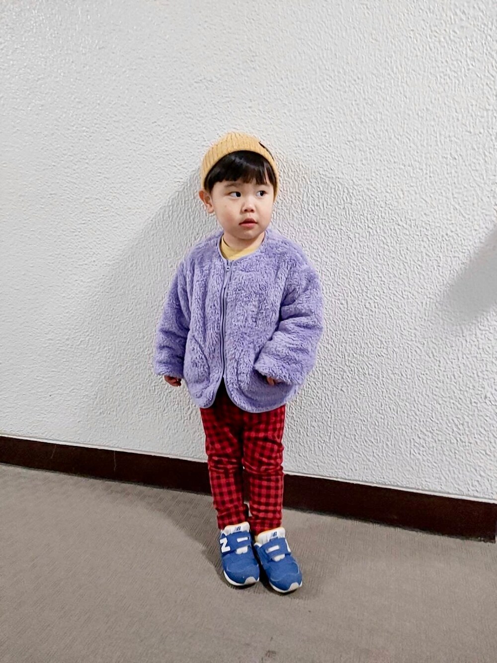 「キッズファッション、休日コーデ、ストリート、チェックパンツ、フリース」｜「GUのアイテム（その他アウター、パープル系）」を使った、りんちゃんのさん（キッズ・90cm）の冬コーディネートの1枚目の写真