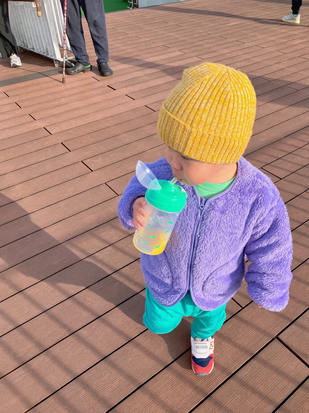 「ファッションを楽しもう、休日スタイル、キッズコーデ、ストリート、ジュースがぶ飲み」｜「GUのアイテム（その他アウター、パープル系）」を使った、りんちゃんのさん（キッズ・90cm）の秋コーディネートの1枚目の写真