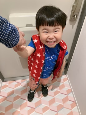 「TOMMY HILFIGER（トミーヒルフィガー）のアイテム」を使った、りんちゃんのさん（キッズ・90cm）の春コーディネート