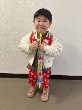 「GU（ジーユー）のアイテム（MA-1、ホワイト系）」を使った、りんちゃんのさん（キッズ・100cm）の冬コーディネート