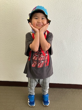 「GU（ジーユー）のアイテム（Tシャツ/カットソー、グレー系）」を使った、りんちゃんのさん（キッズ・110cm）の夏コーディネート