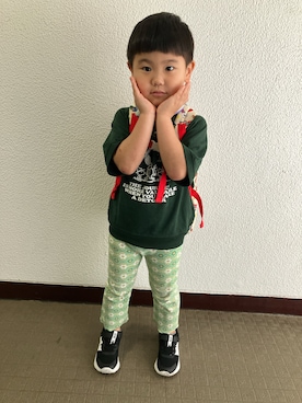 「GU（ジーユー）のアイテム（Tシャツ/カットソー、グリーン系）」を使った、りんちゃんのさん（キッズ・110cm）の秋コーディネート
