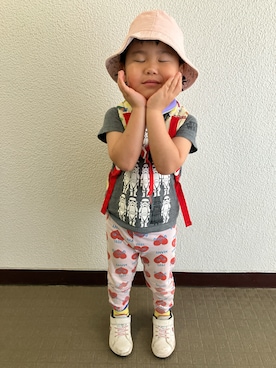 「UNIQLO（ユニクロ）のアイテム（Tシャツ/カットソー、グレー系）」を使った、りんちゃんのさん（キッズ・110cm）の夏コーディネート
