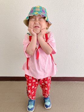 「adidas（アディダス）のアイテム（スウェットパンツ、レッド系）」を使った、りんちゃんのさん（キッズ・100cm）の春コーディネート