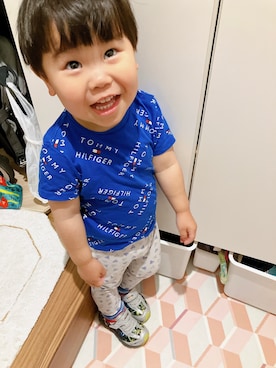「TOMMY HILFIGER（トミーヒルフィガー）のアイテム」を使った、りんちゃんのさん（キッズ・90cm）の春コーディネート