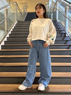 「クセニア・シュナイダー」｜「アイテム（スウェット）」を使った、mikuさん（レディース・153cm）の春コーディネート