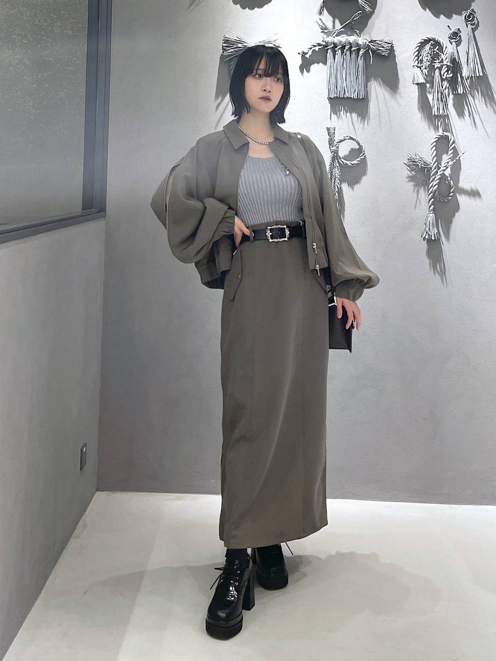 「低身長、モード、個性派、デート/ロマンティック、夏コーデ、骨格ウェーブ、きれいめ、カラーコーデ_HARE、HARE、レイヤードスタイル」｜「HAREの2WAYスクエアラメニットタンクトップ(HARE)（タンクトップ、グレー系）」を使った、ぽんさん（レディース・155cm）の夏コーディネートの1枚目の写真