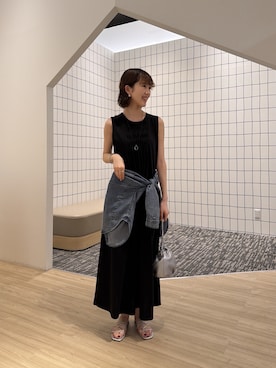 「Jena espace merveilleux(ジェナ エスパスメルヴェイユ)の【SNSで話題】【夏まで着れる長袖】【サラサラデニム】テンセルデニムシャツ(シャツ/ブラウス、ブルー系)」を使った、moeさん(レディース・166cm)の夏コーディネート