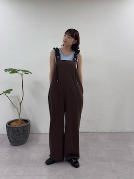 「CIAOPANIC TYPY（チャオパニックティピー）の【3サイズ展開】肩ドロストギャザーカットソポンチサロペット（つなぎ/オールインワン、ブラウン系）」を使った、Nanamiさん（レディース・166cm）の春コーディネート