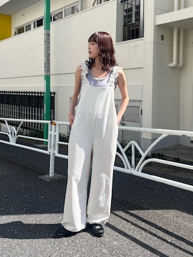 「CIAOPANIC TYPY（チャオパニックティピー）の【3サイズ展開】肩ドロストギャザーカットソポンチサロペット（つなぎ/オールインワン、ホワイト系）」を使った、Nanamiさん（レディース・166cm）の春コーディネート