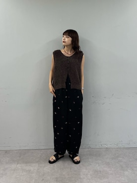 「CIAOPANIC TYPY（チャオパニックティピー）の【2サイズ展開】花柄刺繍リボンサテンサロペット（サロペット/オーバーオール、ブラック系）」を使った、Nanamiさん（レディース・166cm）の夏コーディネート
