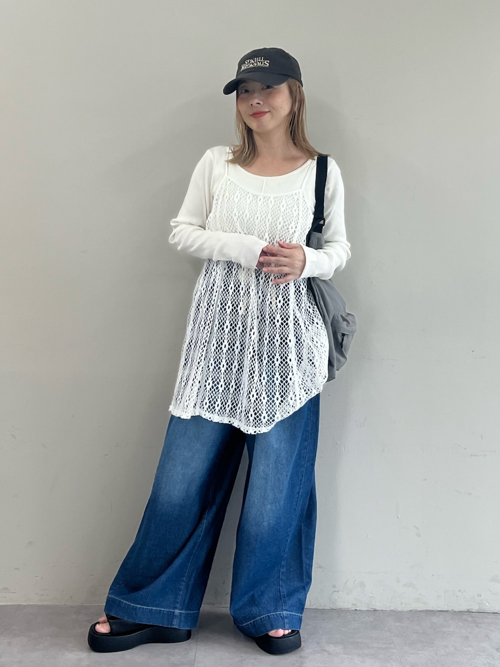 「デニム、デニムパンツ、デニムコーデ、でにむ、キャミ、キャミソール、キャミソール重ね着、レース、レーストップス、レースワンピース、低身長、低身長コーデ、低身長女子、低身長レディースファッション、低身長こーで」｜「CIAOPANIC TYPYのギャザーデザイン厚底サンダル（サンダル、ブラック系）」を使った、sayuuuuさん（骨格ウェーブ・レディース・147cm）の春コーディネートの1枚目の写真