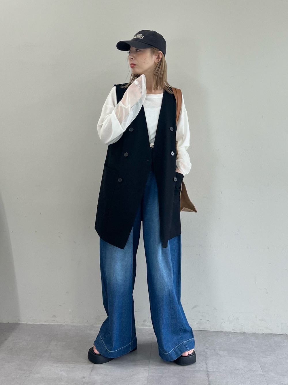 「デニム、デニムパンツ、デニムコーデ、ジレ、ジレスタイル、ジレコーデ、ジレベスト、デニムパンツスタイル、デニムパンツコーデ、シアー、シアートップス、シアーTシャツ、シアーt、シアーtee、シアーTee」｜「CIAOPANIC TYPYの柔らかワイドイージーデニム（デニムパンツ、ブルー系）」を使った、sayuuuuさん（骨格ウェーブ・レディース・147cm）の春コーディネートの1枚目の写真
