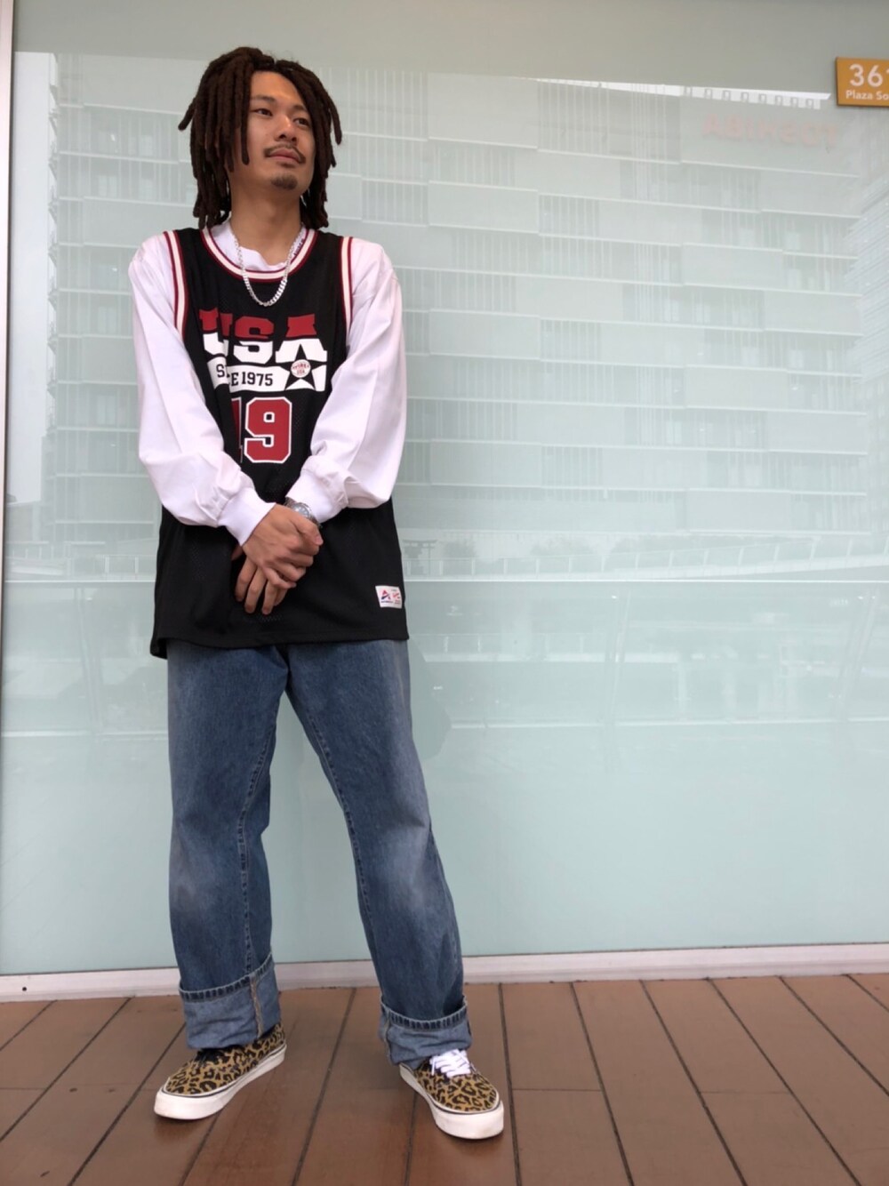 「AVIREX、黒、オーバーサイズ、大人カジュアル、休日コーデ、春服、春コーデ、シャツスタイル、ラクチンコーデ、いいね、save、フォローお願いします🤑」｜「AVIREXのアイテム（ネックレス、シルバー系）」を使った、ゆきとらさん（メンズ・175cm）の春コーディネートの1枚目の写真