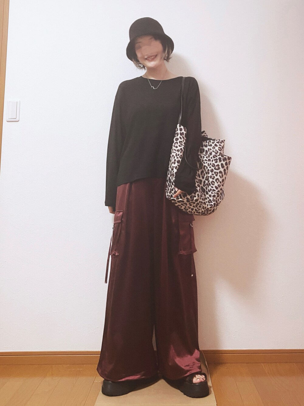 「GLOBAL WORKの7ポケリバーシブルトート/969861（トートバッグ、ブラック系）」を使った、keikoさん（骨格ウェーブ・レディース・162cm）の夏コーディネートの1枚目の写真