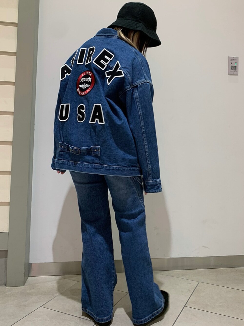 「デニム、AVIREX、ootd、clarks、ワッペン、デニムオンデニム、バケットハット、ワラビー、低身長コーデ、AVIREXBelle」｜「AVIREXの【直営店限定】TYPE BLUE VARSITY DENIM JACKET/ タイプブルー バーシティ デニムジャケット（デニムジャケット、ブルー系）」を使った、サキカさん（レディース・148cm）の冬コーディネートの1枚目の写真