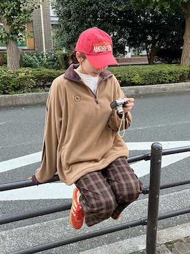 「アイテム（スニーカー、オレンジ系）」を使った、りんさん（レディース・161cm）の秋コーディネート