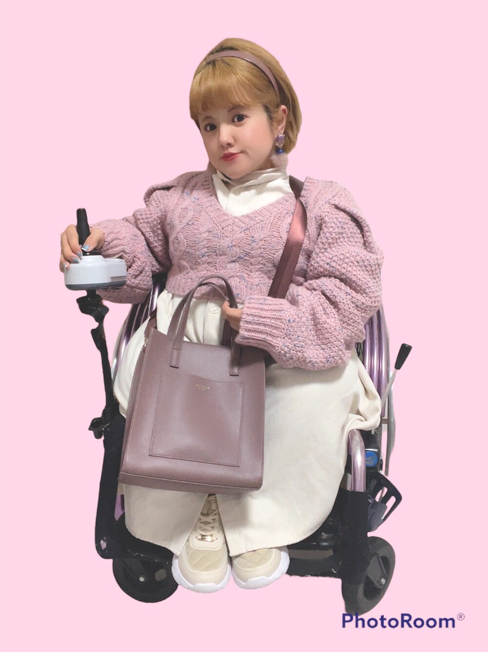 「ピンクコーデ、ショート丈トップス、おしゃれさんと繋がりたい」｜「jouetieのパワショルショートニット（ニット/セーター、ピンク系）」を使った、ふぃのぞ໒꒱さん（レディース・120cm）の冬コーディネートの1枚目の写真