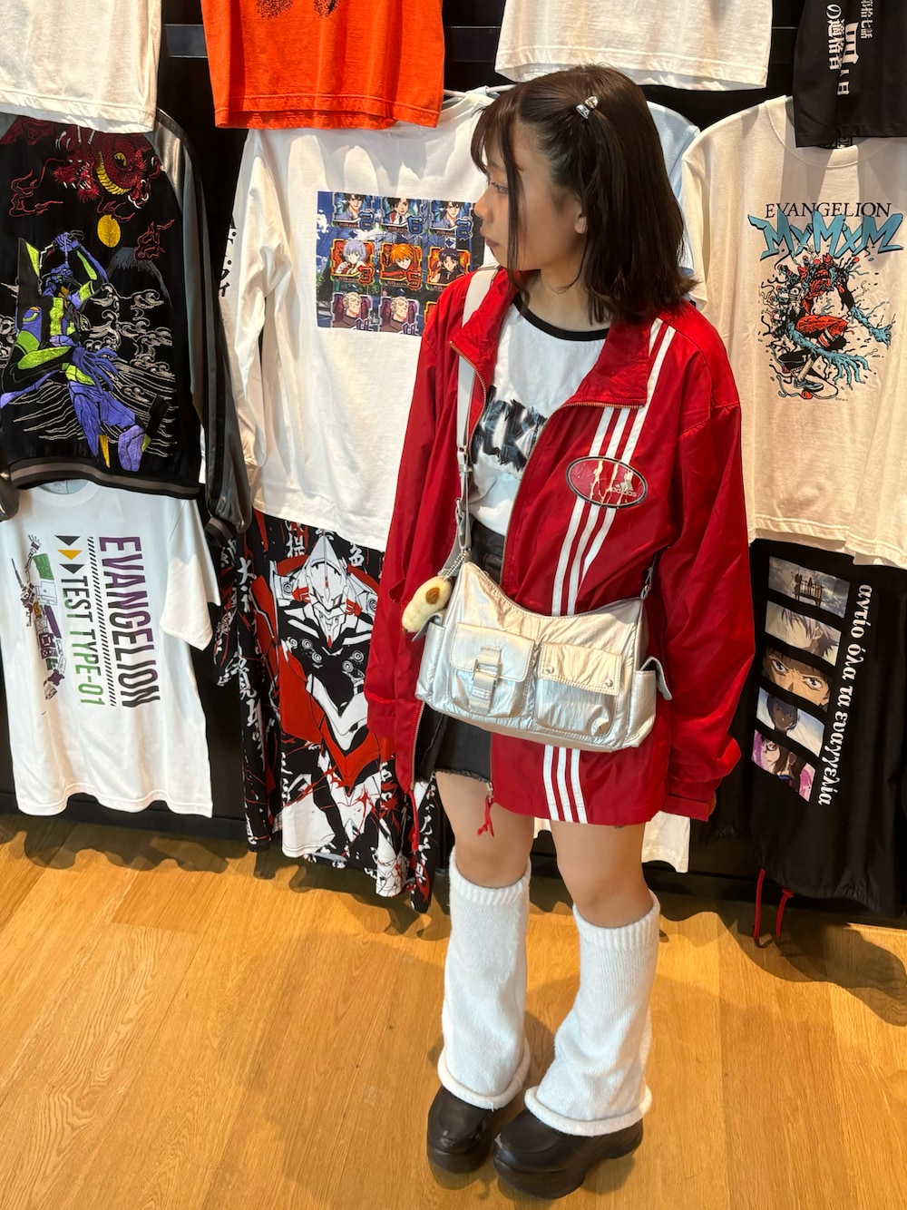 「古着MIX、秋服、カジュアルスタイル、お洒落さんとつながりたい、プチプラコーデ、レディースファッション、赤、いいね、save、フォローお願いします🤑、デート、アディダスオリジナルス、adidas、GU、GUコーデ、SHIEN、厚底スニーカー」｜「attagirlの厚底 ウェッジ スニーカー（スニーカー、ブラック系）」を使った、hmuchuta3さん（レディース・156cm）の秋コーディネートの1枚目の写真