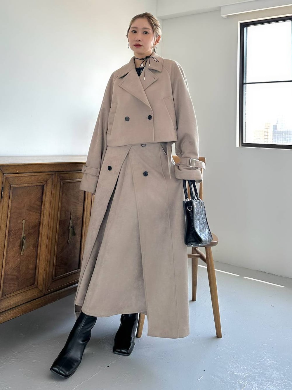 「カラーコーデ_HARE、HARE、セットアップ、きれいめ、着痩せ・細見え、モード、結婚式2次会、休日コーデ、デート/ロマンティック、夏コーデ、女子会、個性派、モテ、スカート、ワントーン」｜「HAREのFlowerエンボスミニトートバッグ(HARE)（ショルダーバッグ、ブラック系）」を使った、hare_usamiさん（レディース・158cm）の夏コーディネートの1枚目の写真