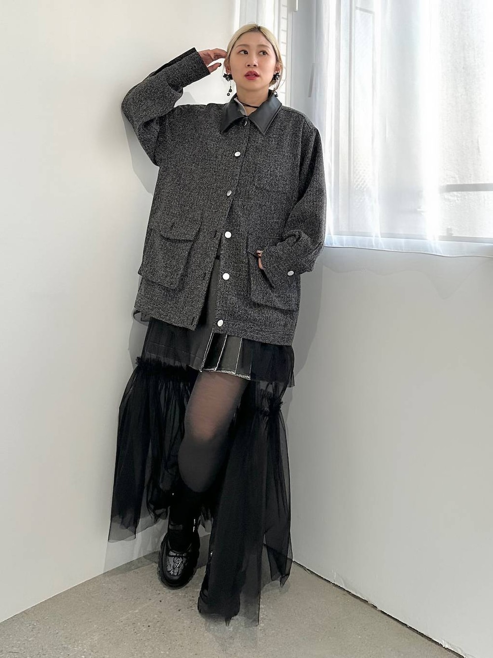 「体型カバー、着痩せ・細見え、モード、結婚式2次会、休日コーデ、デート/ロマンティック、秋コーデ、女子会、個性派、モテ、きれいめ、カラーコーデ_HARE、HARE、ジャケット、ジャケットスタイル」｜「HAREのサスツキチュールベルトスカート(HARE)（スカート、ブラック系）」を使った、hare_usamiさん（レディース・158cm）の冬コーディネートの1枚目の写真