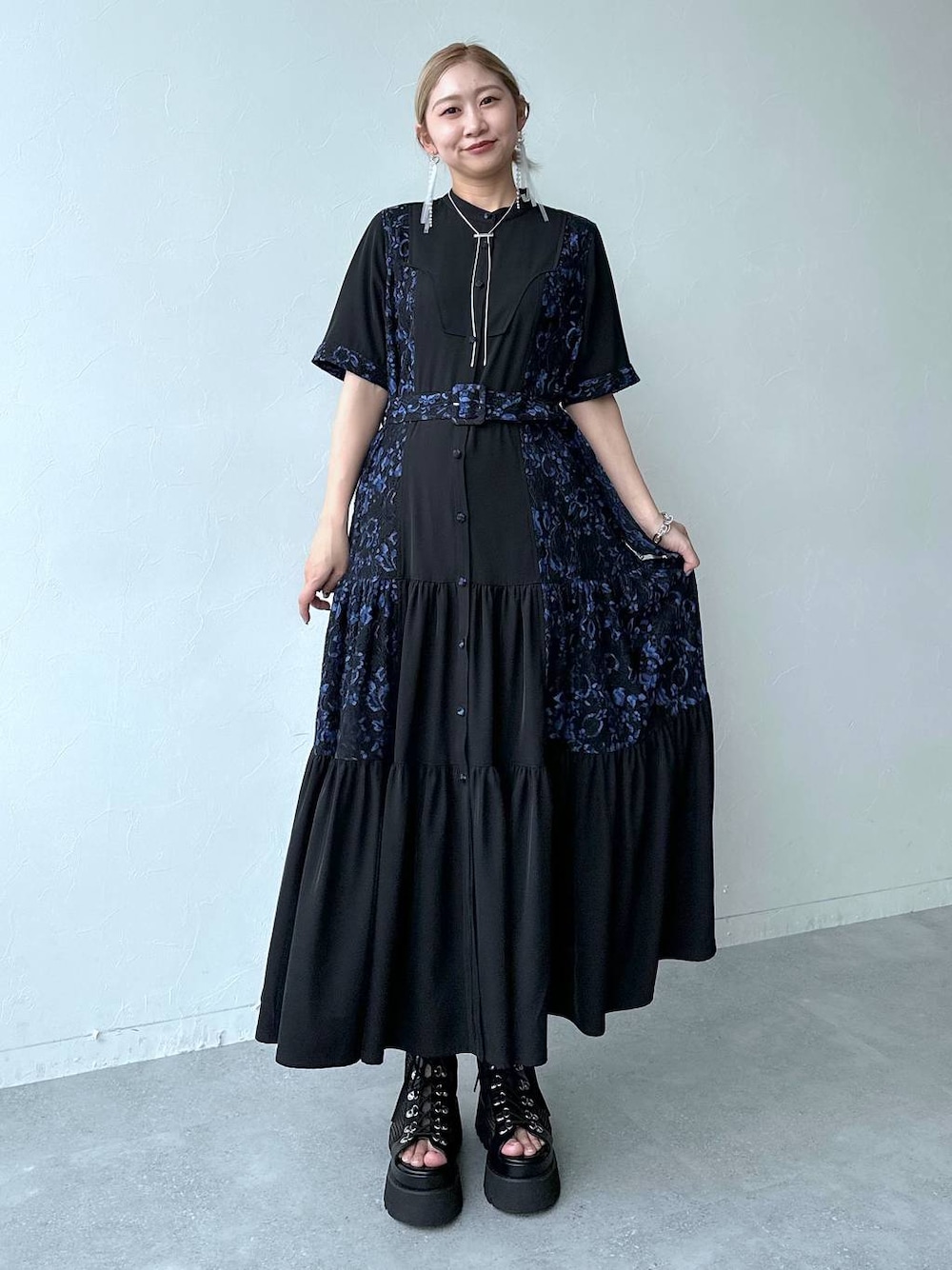 「きれいめ、着痩せ・細見え、モード、結婚式2次会、休日コーデ、デート/ロマンティック、春コーデ、女子会、個性派、モテ、カラーコーデ_HARE、HARE、ワンピース、サンダル」｜「HAREのメッシュレースアップブーサン(HARE)（サンダル、ブラック系）」を使った、hare_usamiさん（レディース・158cm）の春コーディネートの1枚目の写真