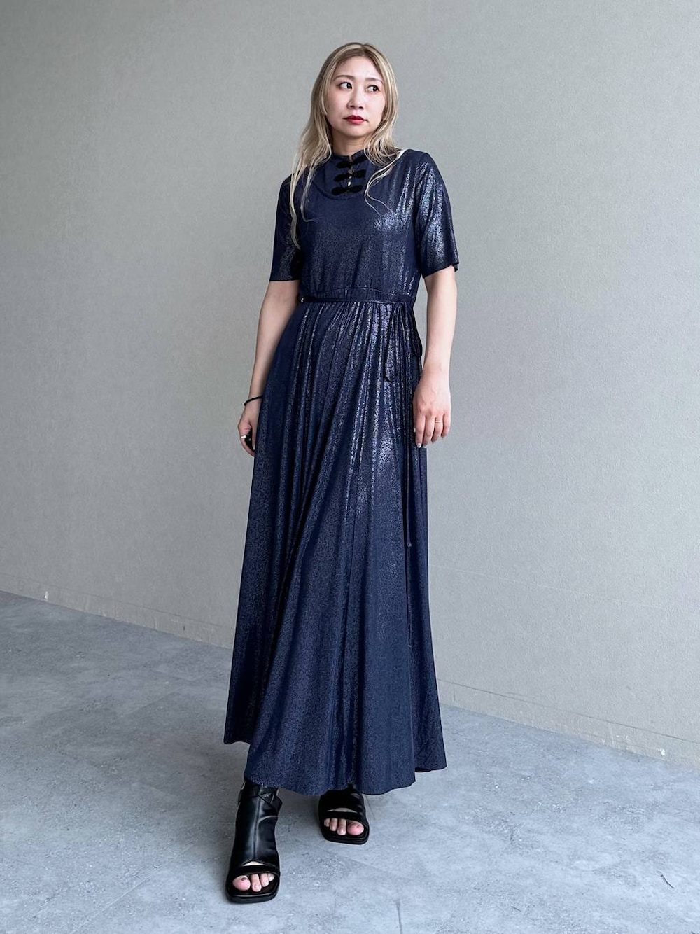 「きれいめ、着痩せ・細見え、モード、結婚式2次会、休日コーデ、デート/ロマンティック、女子会、個性派、モテ、カラーコーデ_HARE、HARE、ワンピース、サンダル、夏コーデ」｜「HAREのデザインクリアヒールブーサン（サンダル、ブラック系）」を使った、hare_usamiさん（レディース・158cm）の春コーディネートの1枚目の写真
