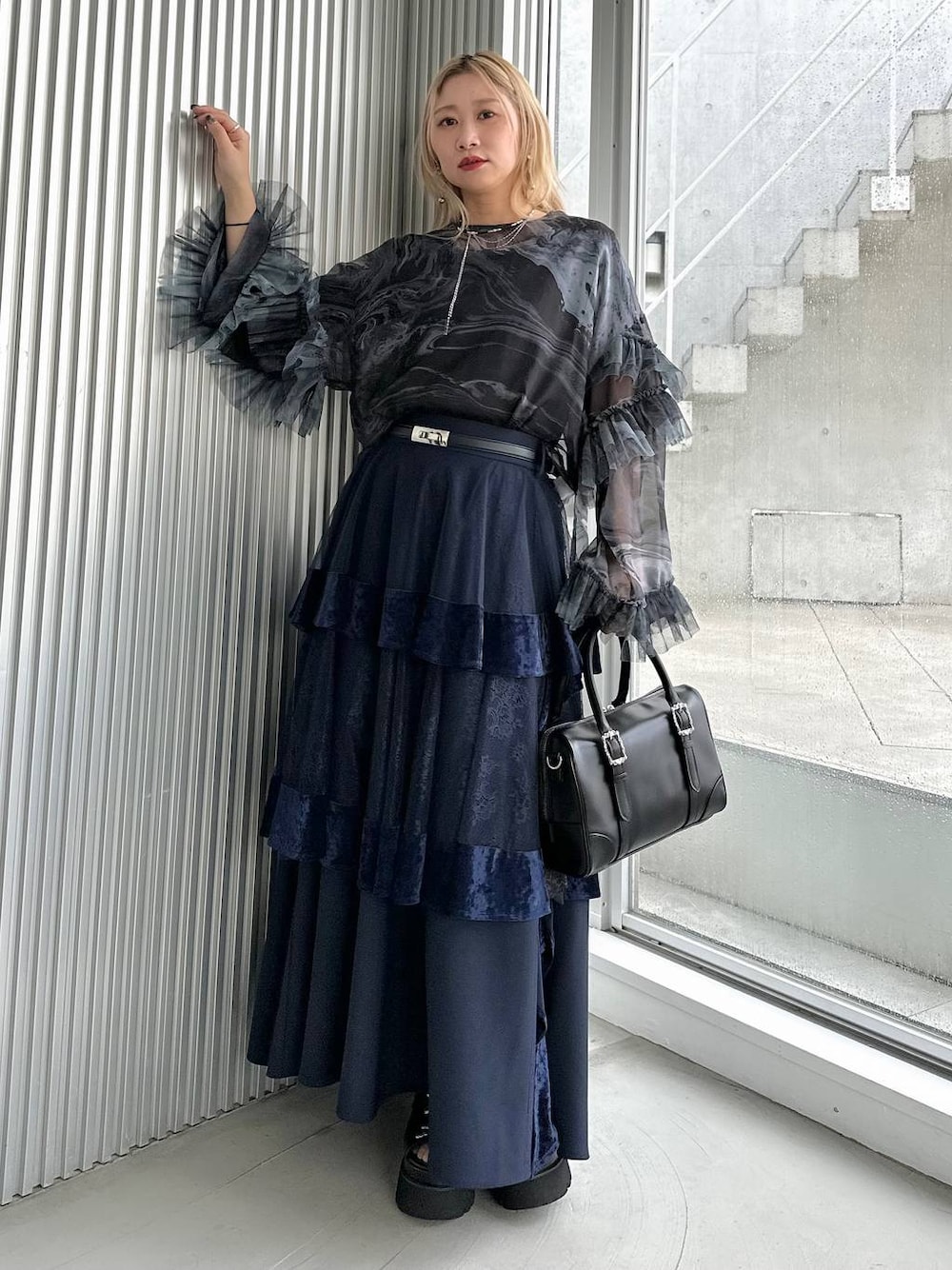 「きれいめ、着痩せ・細見え、モード、結婚式2次会、休日コーデ、デート/ロマンティック、夏コーデ、女子会、個性派、モテ、カラーコーデ_HARE、HARE、ロングスカート」｜「HAREのメッシュレースアップブーサン(HARE)（サンダル、ブラック系）」を使った、hare_usamiさん（レディース・158cm）の夏コーディネートの1枚目の写真