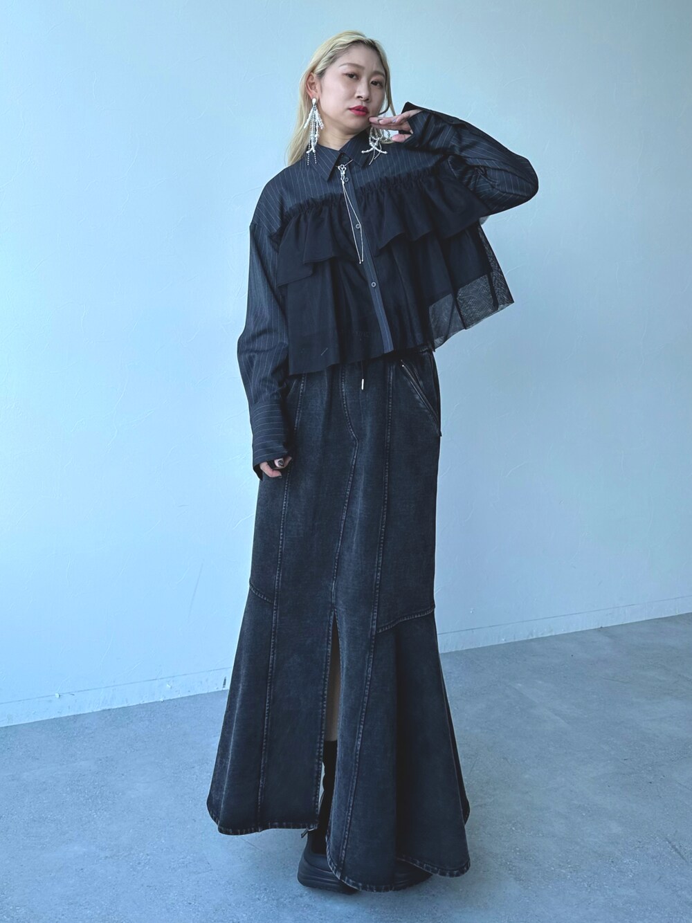 「お出かけコーデ、オトナカワイイ、ootd、お洒落さんとつながりたい、きれいめカジュアル、秋のコーデ、スカートコーデ」｜「HAREの【SETUP対応】ピグメントスウェットマーメイドスカート(HARE)（スカート、ブラック系）」を使った、hare_usamiさん（骨格ウェーブ・レディース・158cm）の夏コーディネートの1枚目の写真