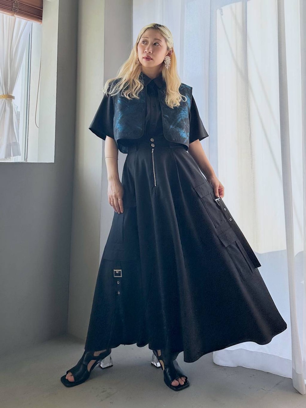 「HARE、シャツ、体型カバー、着痩せ・細見え、モード、結婚式2次会、休日コーデ、デート/ロマンティック、秋コーデ、女子会、個性派、モテ、きれいめ、カラーコーデ_HARE、ロングスカート」｜「HAREのパールボリュームデザインイヤリング(HARE)（イヤリング、ホワイト系）」を使った、hare_usamiさん（骨格ウェーブ・レディース・158cm）の春コーディネートの1枚目の写真