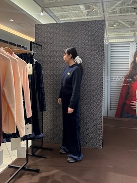 「アイテム（シュシュ）」を使った、勝田里奈さん（レディース・161cm）の冬コーディネート