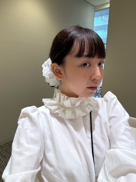 「アイテム（シュシュ）」を使った、勝田里奈さん（レディース・161cm）の秋コーディネート