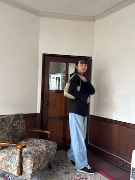 「PoFF のアイテム（シャツ/ブラウス、ブラック系）」を使った、勝田里奈さん（レディース・160cm）の春コーディネート