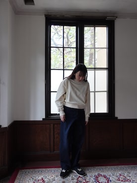 「PoFF のアイテム（スウェット、ホワイト系）」を使った、勝田里奈さん（レディース・161cm）の春コーディネート