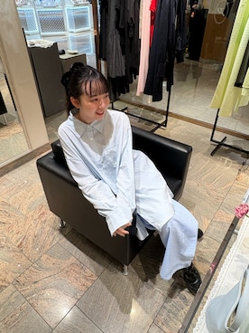 「PoFF のアイテム（シャツ/ブラウス、ブルー系）」を使った、勝田里奈さん（レディース・160cm）の春コーディネート