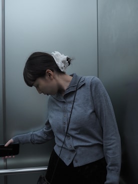 「アイテム（シュシュ）」を使った、勝田里奈さん（レディース・161cm）の秋コーディネート