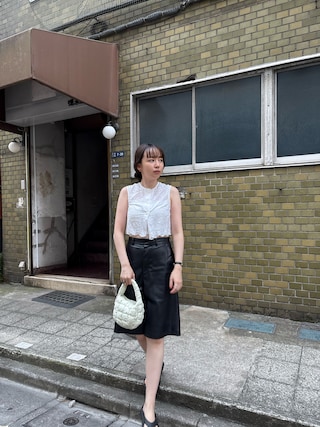 「COS（コス）のキルトマイクロミニバッグ（ビジネスバッグ）」を使った、勝田里奈さん（レディース・161cm）の夏コーディネート