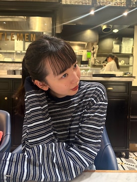 「PoFF のアイテム（Tシャツ/カットソー、ブルー系）」を使った、勝田里奈さん（レディース・160cm）の春コーディネート