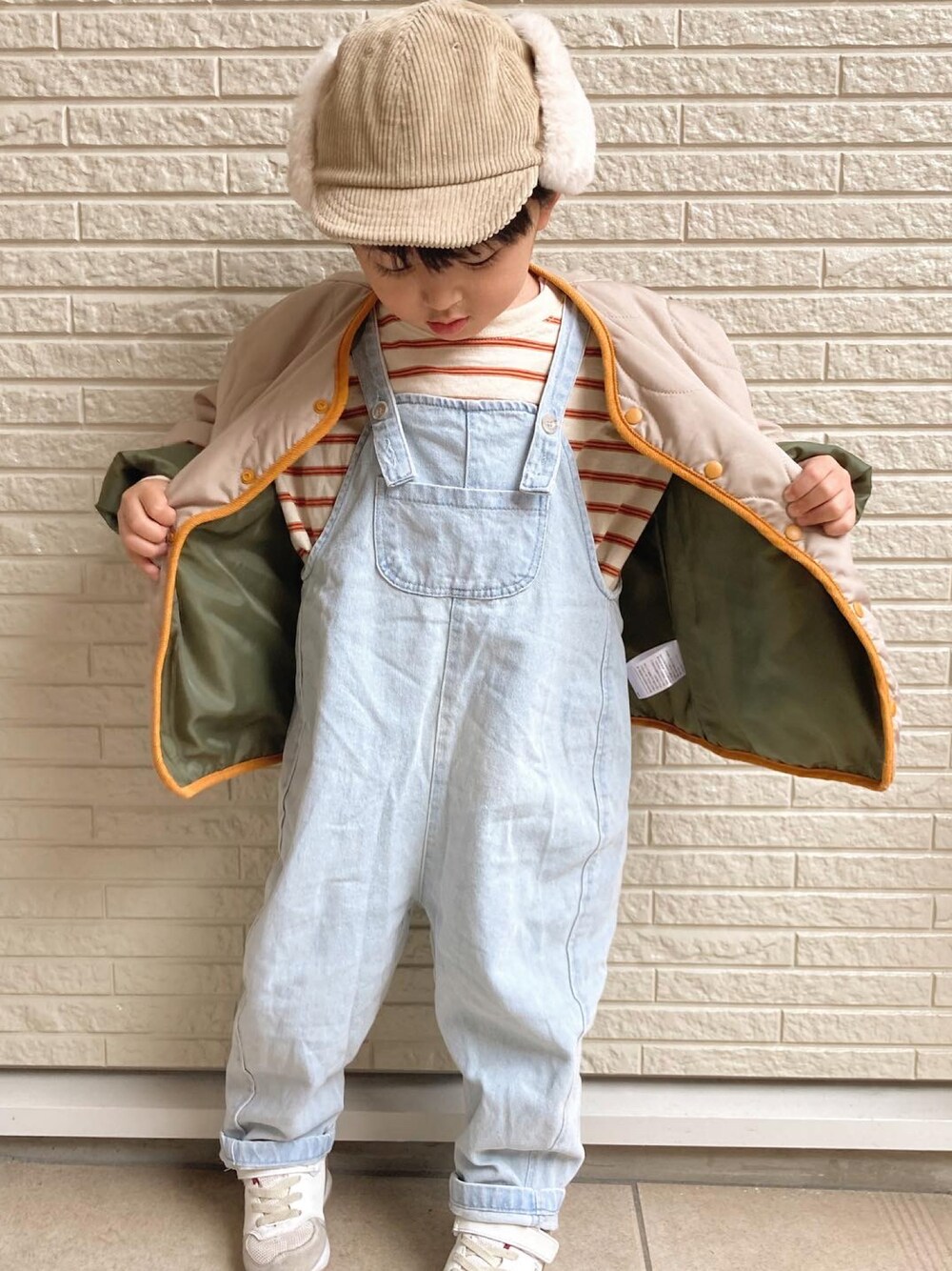 「キッズファッション、オーバーオール、むすこーで、LOWRYS FARM、lowrysfarmkids、markey's、マーキーズ、西松屋、おとこのこ」｜「oottbebeのアイテム（オールインワン・サロペット、ブルー系）」を使った、Aseiさん（キッズ・100cm）の冬コーディネートの1枚目の写真