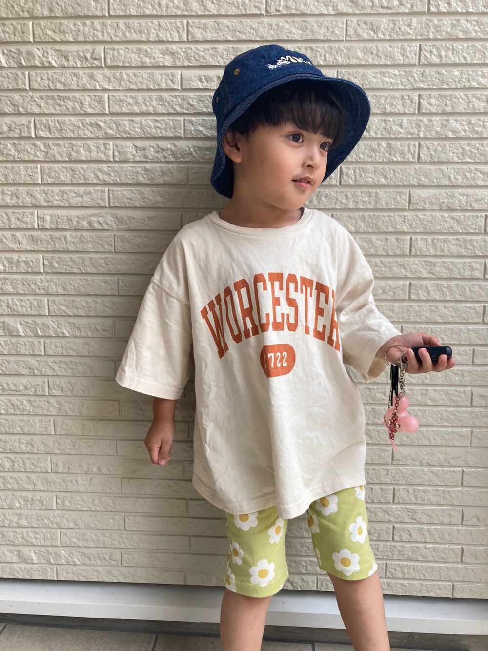 「キッズコーデ、キッズファッション、ロゴT、3歳、ローリーズファーム(LOWRYS FARM)、ローリーズファームキッズ、マイリトルワンダー、mylittlewonder、lowrysfarmkids」｜「しまむらのアイテム（帽子、ブルー系）」を使った、Aseiさん（キッズ・100cm）の夏コーディネートの1枚目の写真