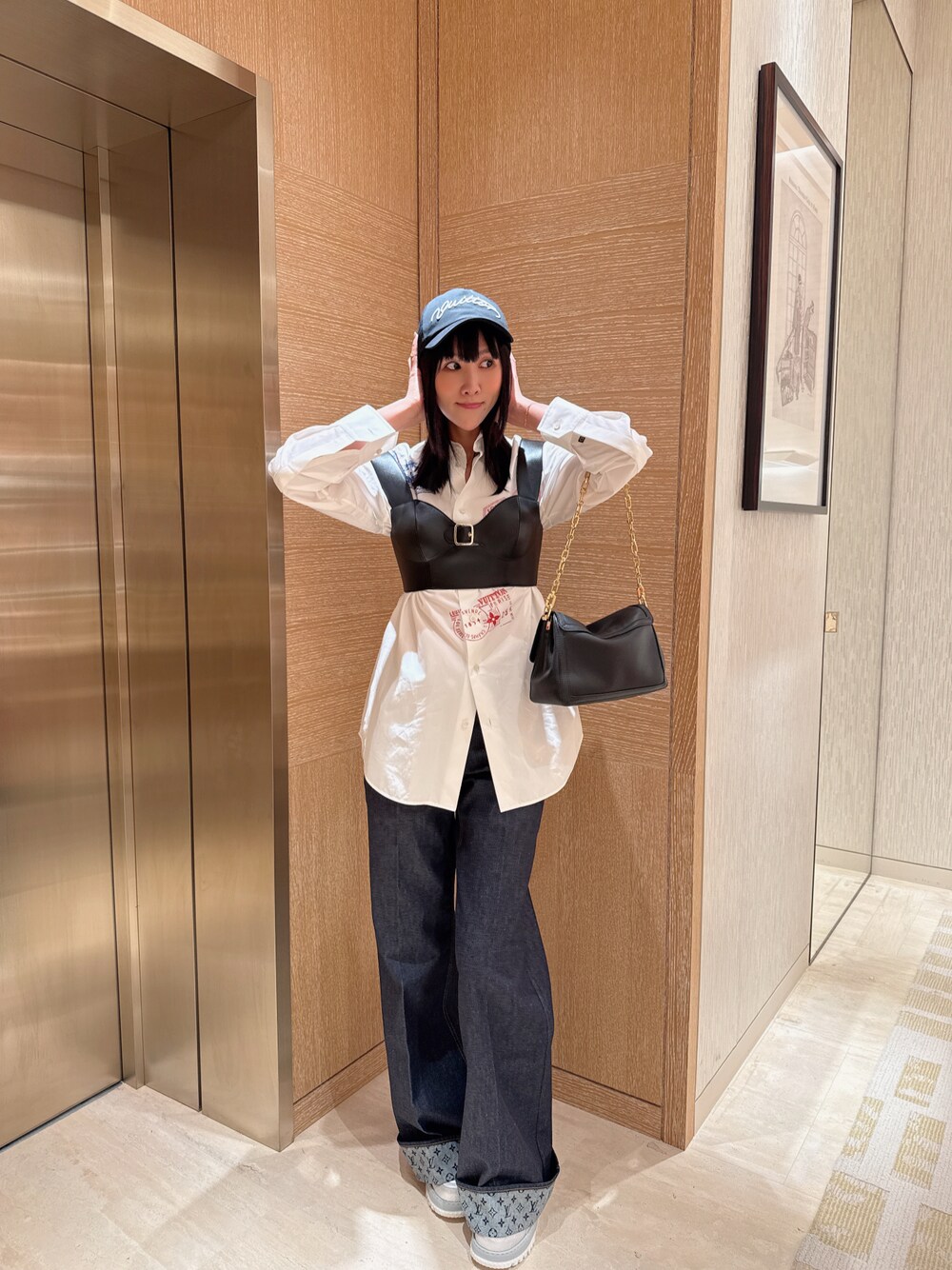 【どんなコーデにも合う!】ルイヴィトン デニム ストレート LOUIS VUITTONのデニムパンツを使ったレディース人気