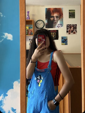 「MICKEY MOUSE（ミッキーマウス）のアイテム（サロペット/オーバーオール）」を使った、さくらさん（レディース・161cm）の冬コーディネート