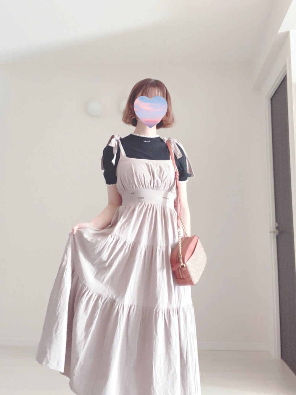 「RUBY AND YOU、COACH、ティアードワンピース、ボブ」｜「RUBY AND YOUのアイテム（トップス、ブラック系）」を使った、mitsuさん（レディース・165cm）の秋コーディネートの1枚目の写真