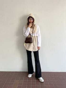 「H&M（エイチ・アンド・エム）のアイテム（シャツ/ブラウス、ホワイト系）」を使った、あみこさん（レディース・168cm）の秋コーディネート